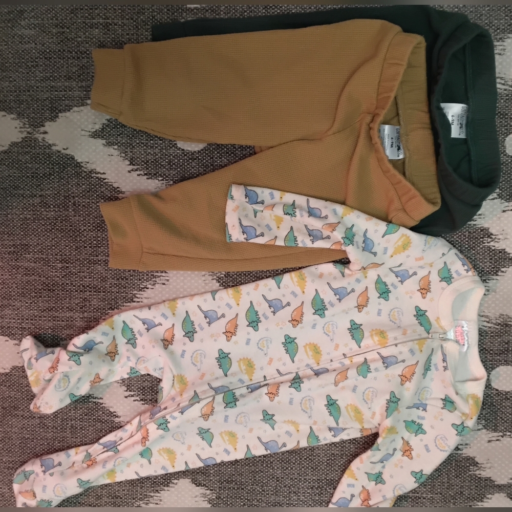 Baby Dinosaur Print Long Sleeve Onesie With Booties, & Pants Set Size 6-9 Months